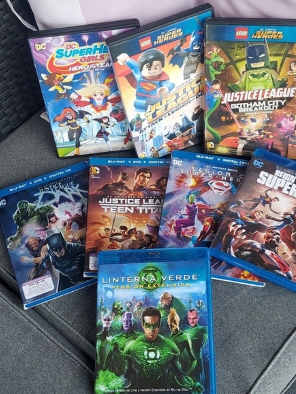 DC Comics "SUPERGEEK" DC Titles Blue-ray & DVD Bundle